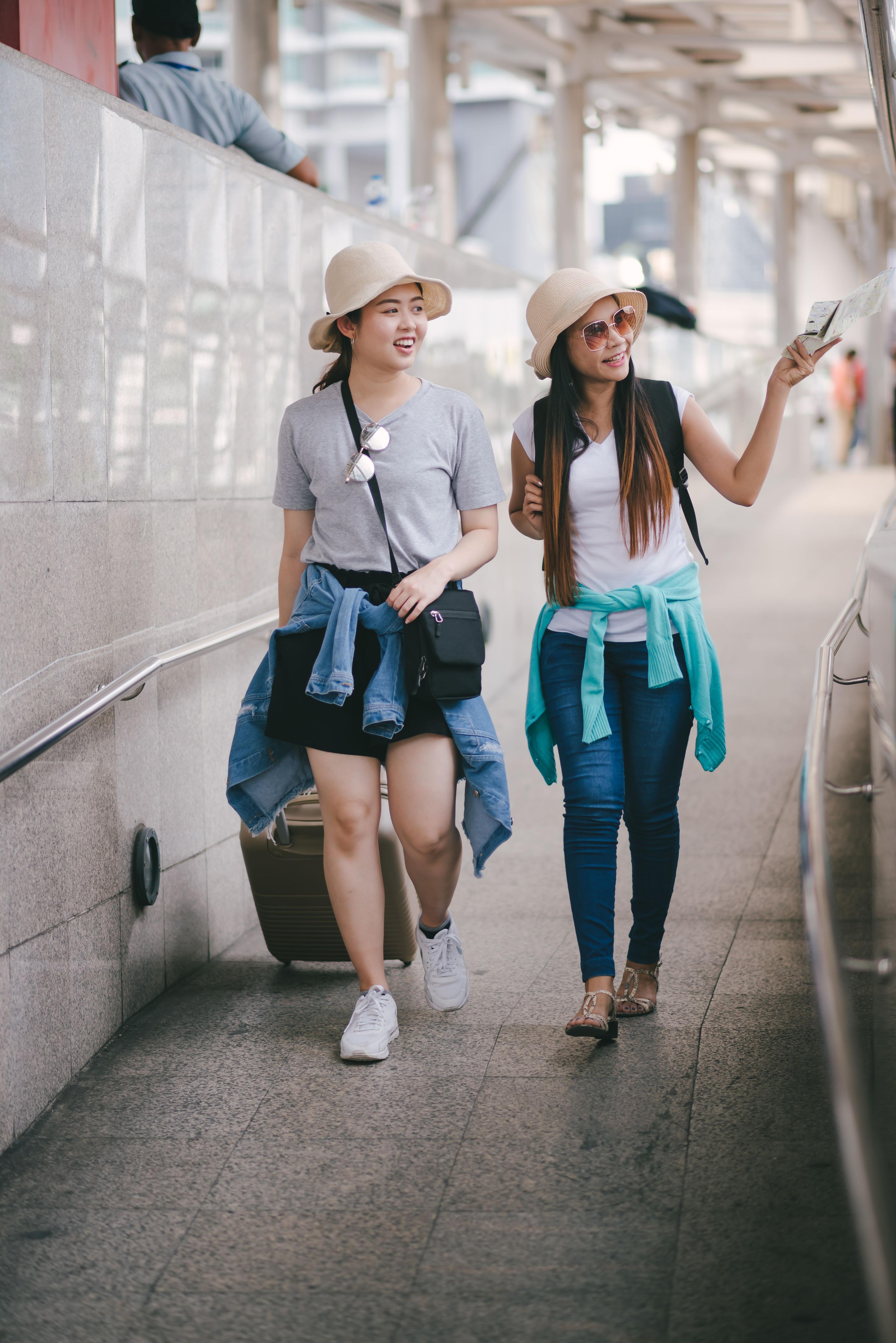 Top Comfy Outfits for Travel: AI Styling Tips for Getaways
